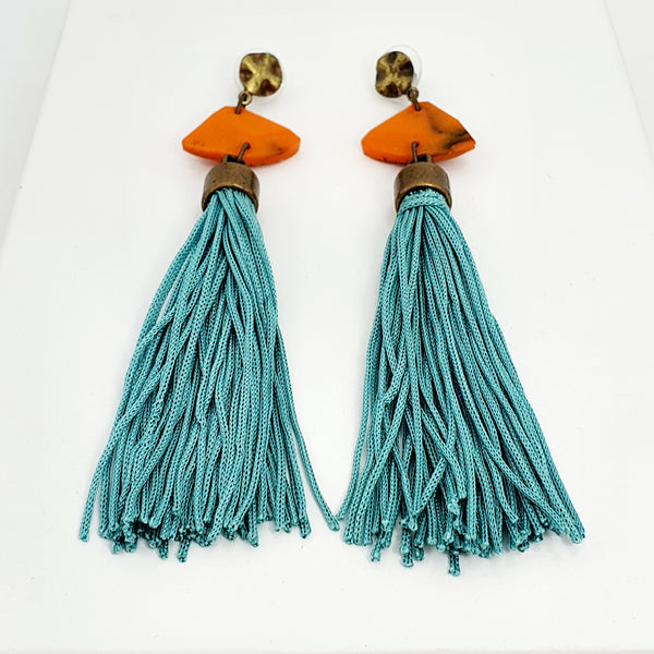 brinco em tassel longo detalhes