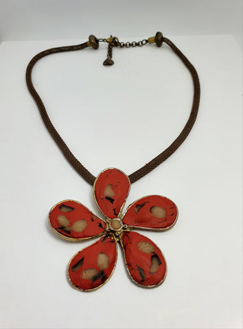 Colar em resina feminino artesanal