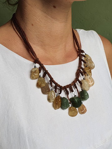 colar de pedras naturais feminino artesanal