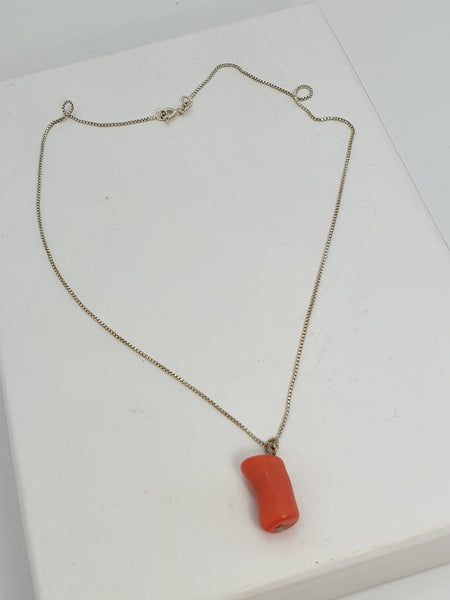 Colar pedra natural coral longo