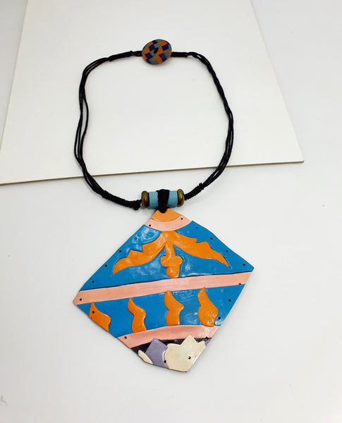 Colar em resina feminino super leves