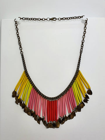 Colar em resina feminino artesanal