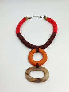 Colar em resina feminino super leves